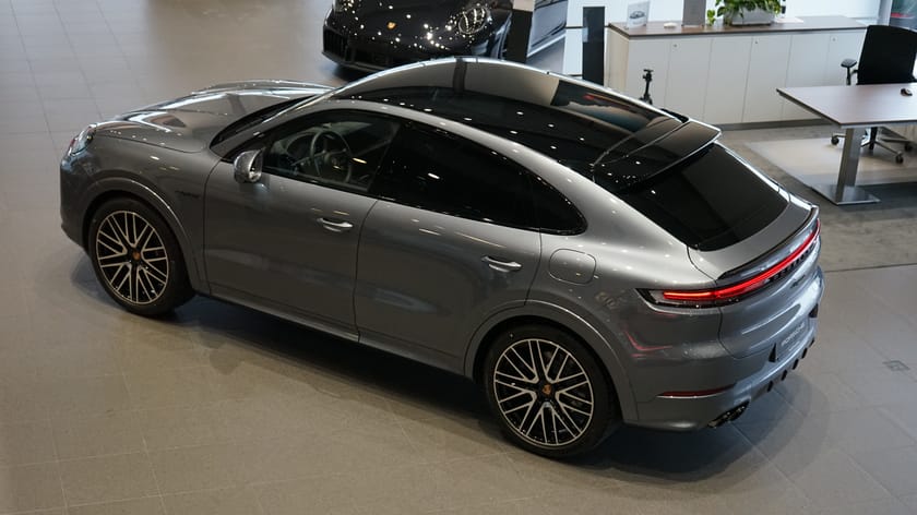 Bild 3 av Porsche Cayenne E-Hybrid Coupé Black Edition