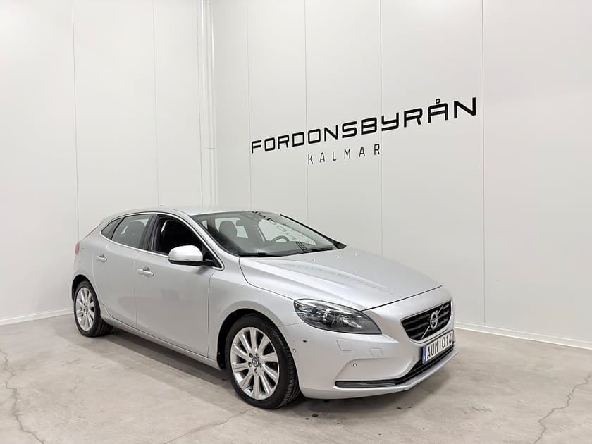 Bild 2 av Volvo V40 D2 Summum 1-Ägare D-värm Kamera Skinn Drag