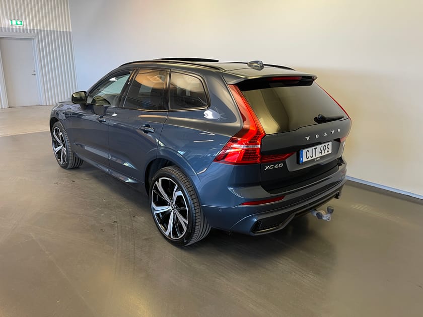 Bild 4 av Volvo XC60 Recharge T6 Plus Dark Edition / Läder / 21" hjul / Harman Kardon /