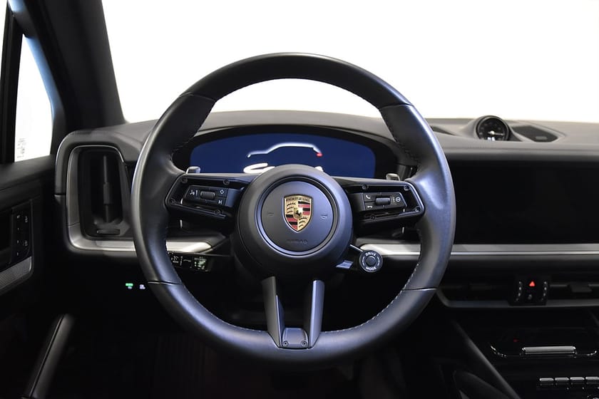 Bild 2 av Porsche Cayenne E-Hybrid Luft Pano BOSE 360° Navi Dragkrok Moms 470hk