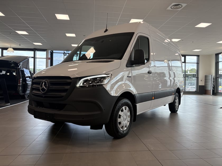 Bild 1 av Mercedes-Benz eSprinter 314 81 kWh SKÅP A2 SELECT | Fria Vinterhjul