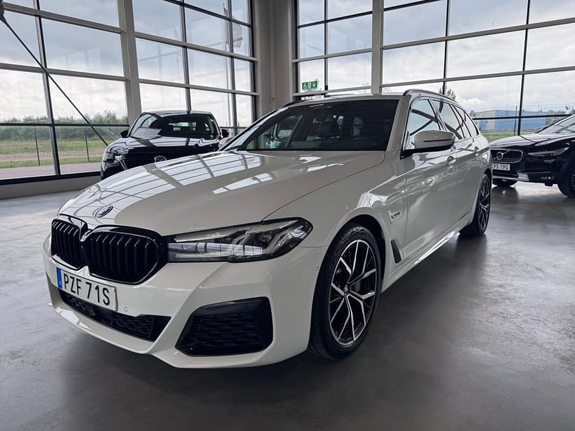 Bild 1 av BMW 530e xDrive Touring | M Sport | Navi | HUD | 360° | Moms