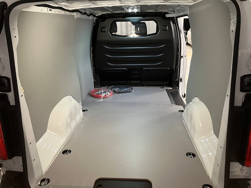 Bild 5 av Peugeot e-Expert 75kWh L3 (lång)