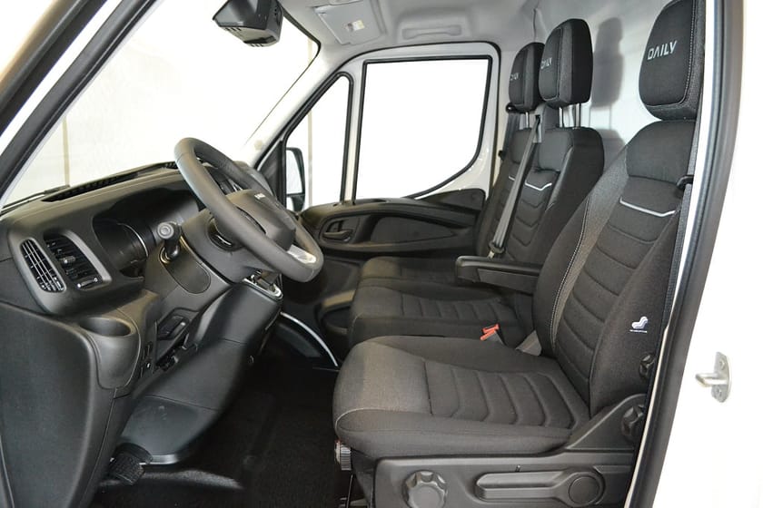 Bild 4 av Iveco Daily 35-140 Van 35 2.3 JTD 136hk 12m3 Aut Värmare Kamera OMG Leverans