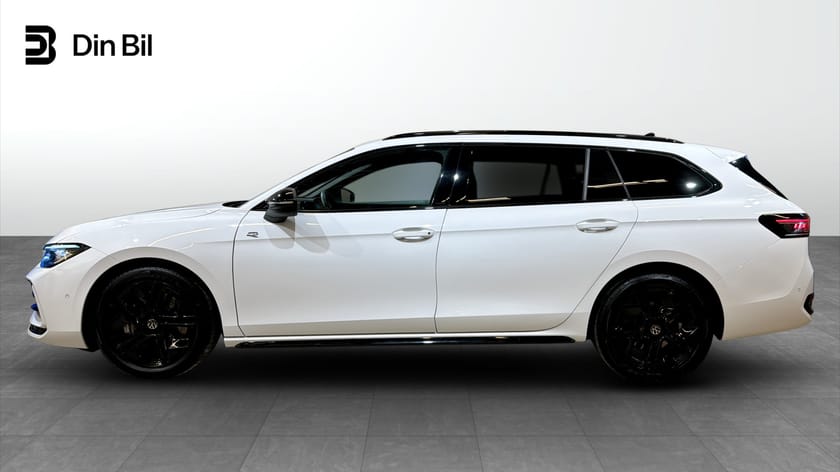 Bild 2 av Volkswagen Passat Sportscombi R-Line Black TDI193 DSG 4M P-värmare/Drag