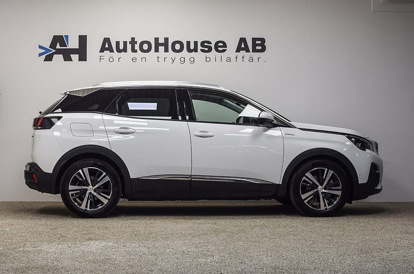Bild 3 av Peugeot 3008 GT HYBRID PHEV Laddhybrid Navi Dragkrok CarPlay Nyservad