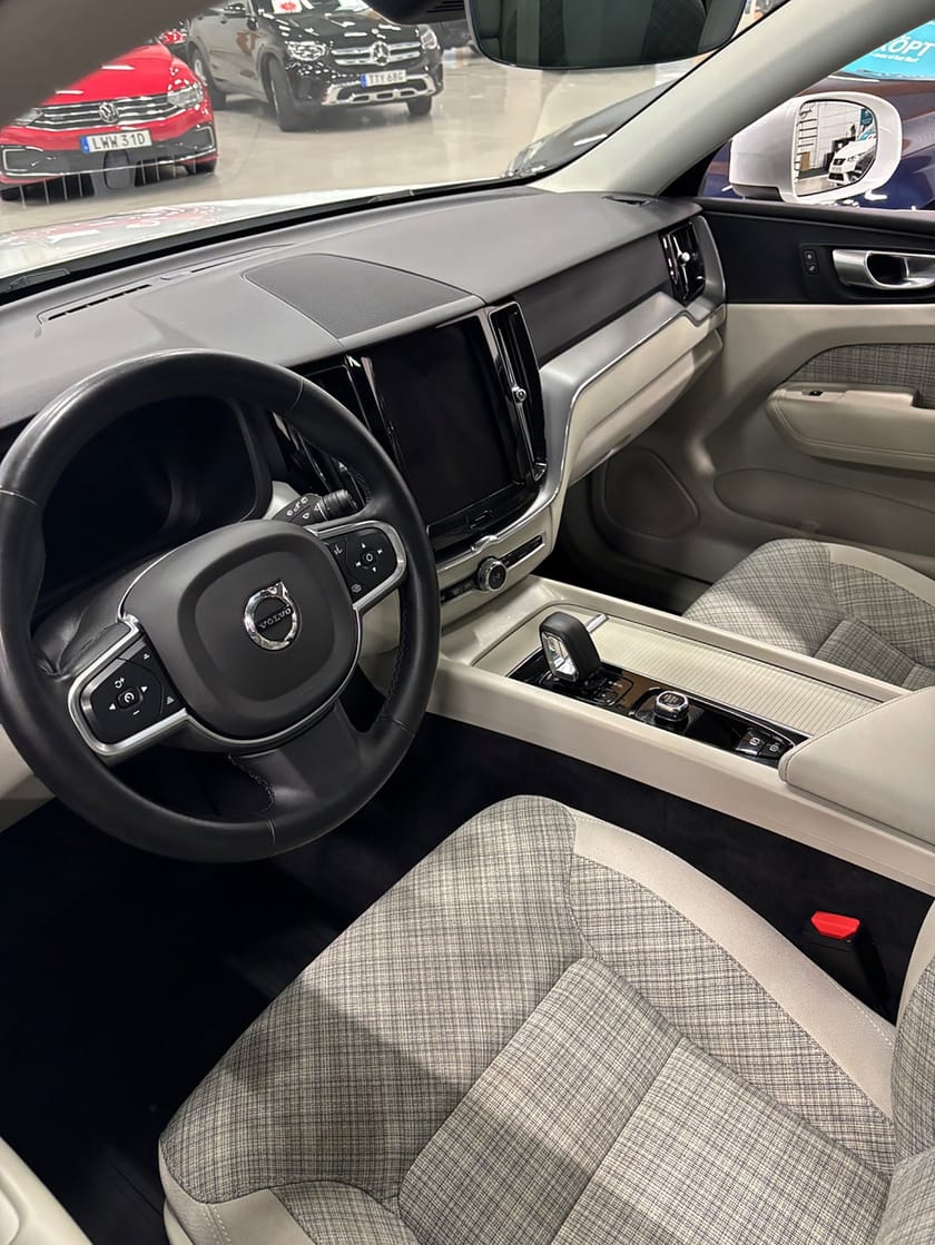 Bild 2 av Volvo XC60 Recharge T6 AWD Geartronic Core 2,99% ränta