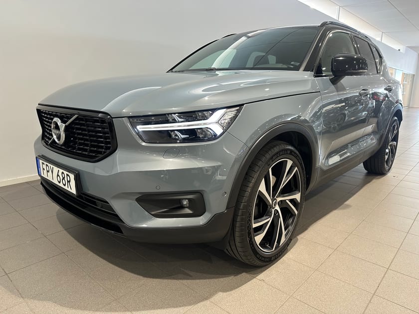 Bild 1 av Volvo XC40 D4 AWD R-Design/ 360 Kamera/ Dragkrok/Panoramatak
