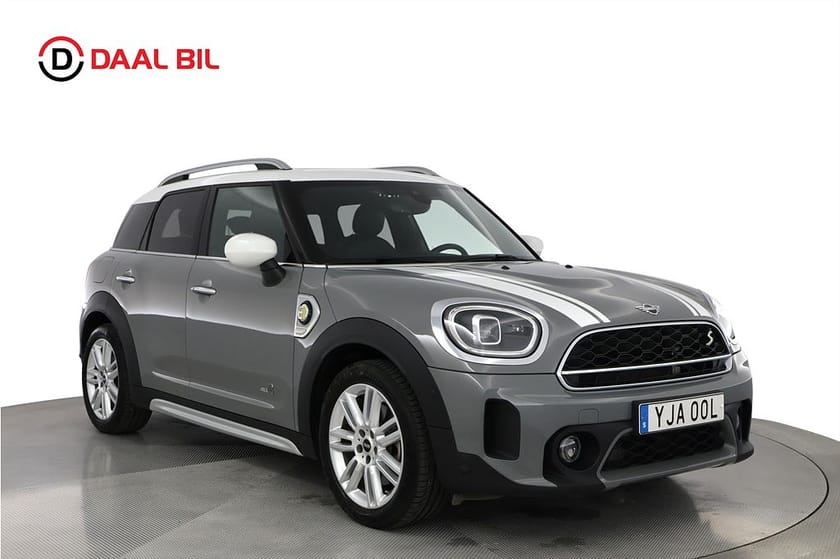 Bild 3 av MINI Countryman Cooper SE ALL4 10 kWh 220HK MAXIMIZE PANO H/K® B-KAMERA