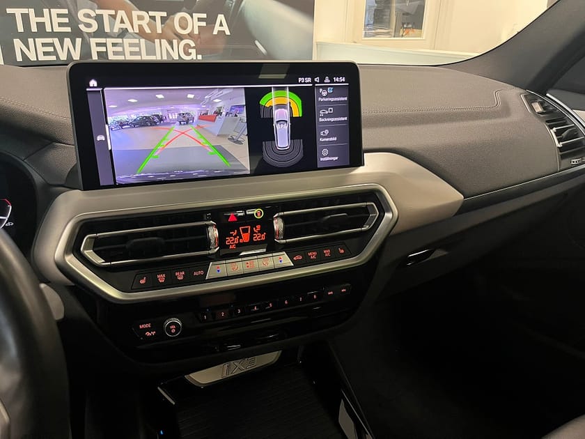Bild 4 av BMW iX3 Backkamera Adaptiv farthållare
