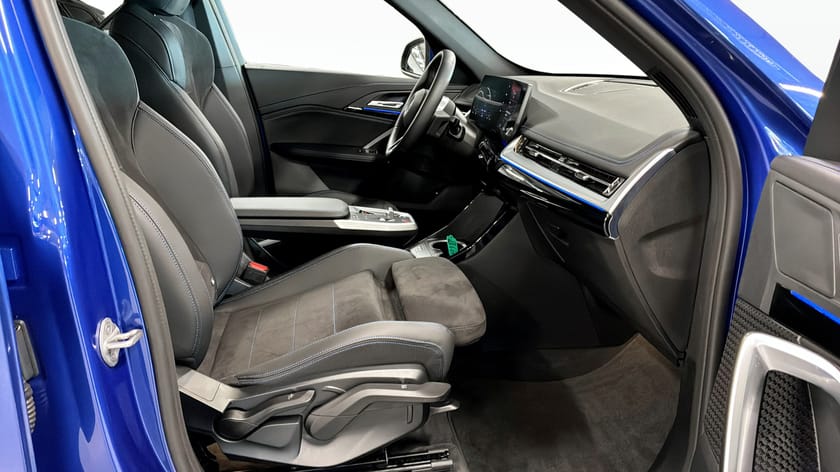 Bild 3 av BMW iX1 eDrive20 M Sport Active Edt Driving Assist+ Drag Rattvärme