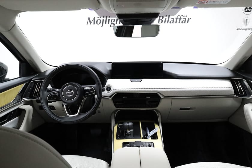 Bild 3 av Mazda CX-80 PHEV 4WD 7-sits /Takumi Plus/ Glastak/ Vitt Nappaläder