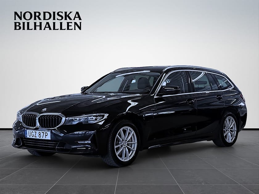 Bild 3 av BMW 330e xDrive Touring Steptronic Sport line Nyservad Apple Car