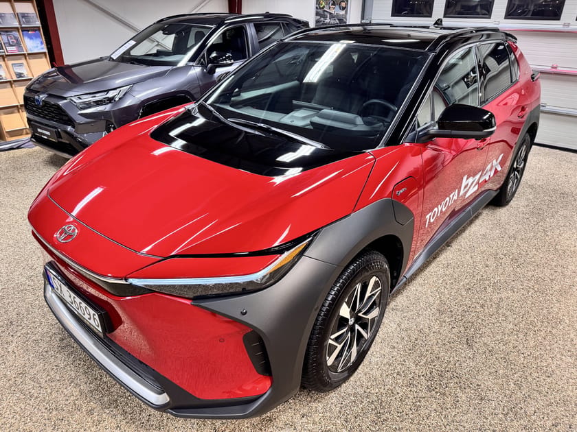 Bilde 2 av Toyota bZ4X AWD Executive Bitone