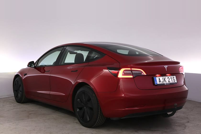 Bild 4 av Tesla Model 3 Long Range AWD Refresh Autopilot Panorama Drag