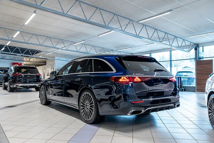 Bild 2 av Mercedes-Benz E 300 d e 4MATIC T 300de AMG Advanced Edition