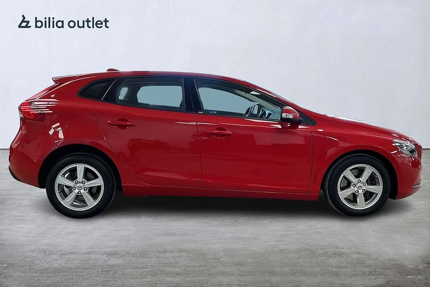 Bild 5 av Volvo V40 D2 Kinetic Nybesiktigad Parkeringsvärme Bluetooth