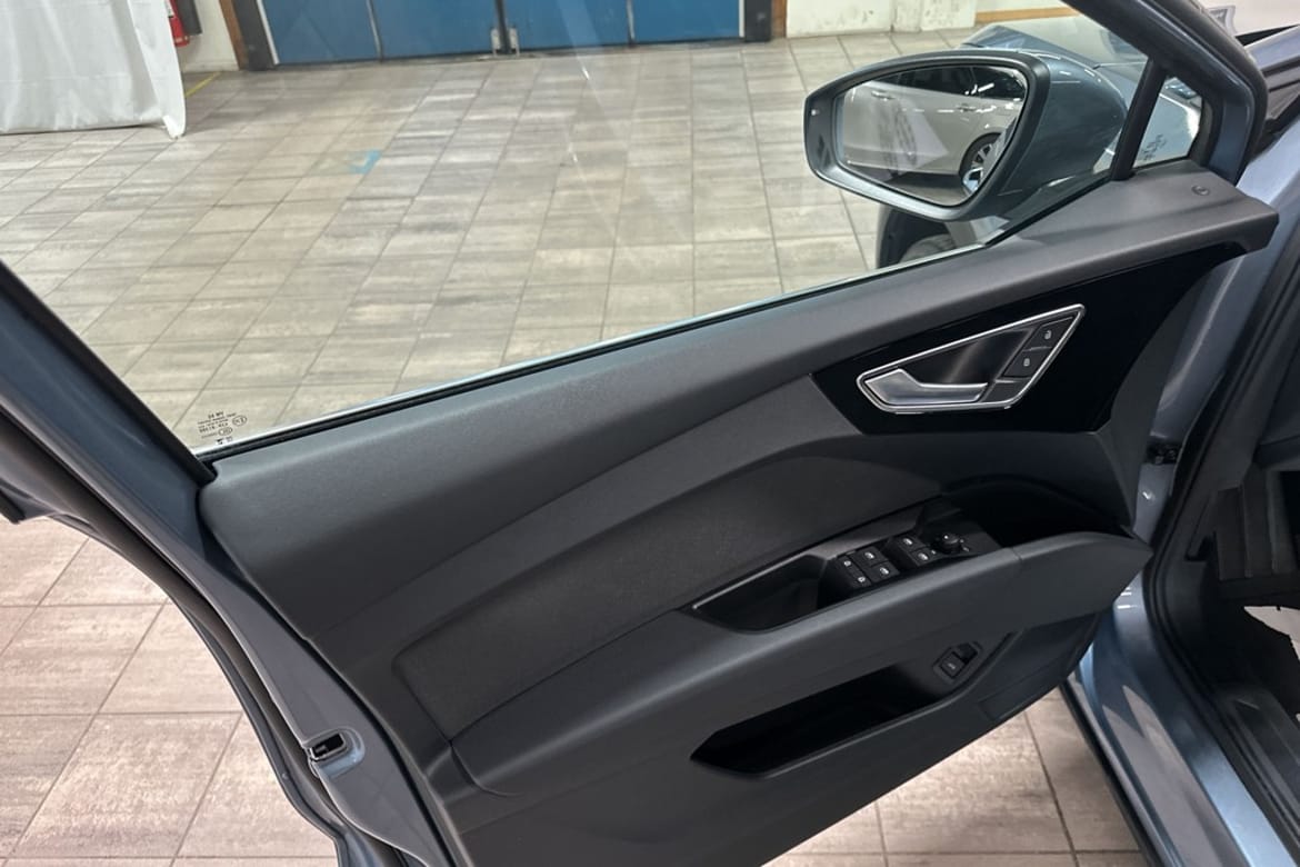 Audi Q4 e-tron 2023 - miniatyr 7