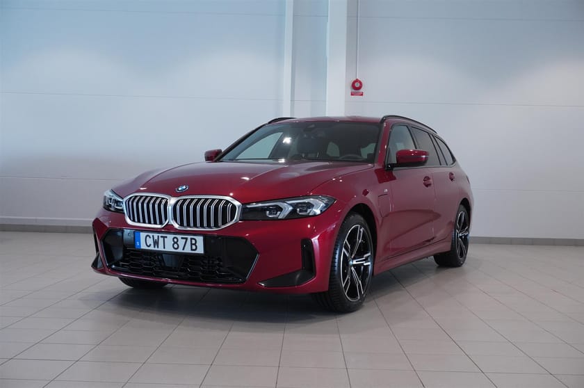 Bild 1 av BMW 330e xDrive Touring M-Sport Drag Fartpilot HiFi