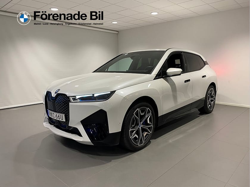 Bild 1 av BMW iX xDrive40 4,95% ränta Sportpaket Innovation H/K Drag