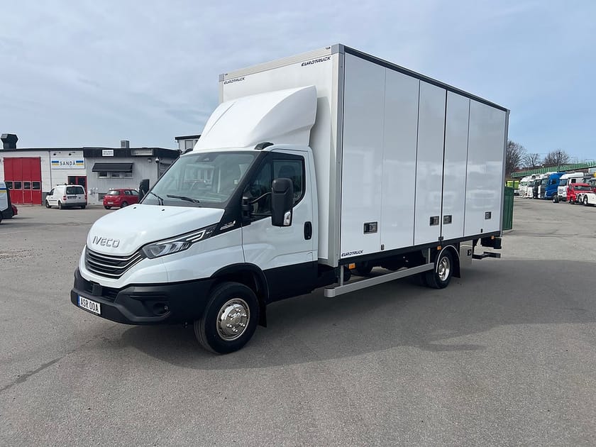 Bild 1 av Iveco Daily 72-180 Chassis Cab 72C18 A8 Skåpbil Öppningsbarsida Fullutrustad