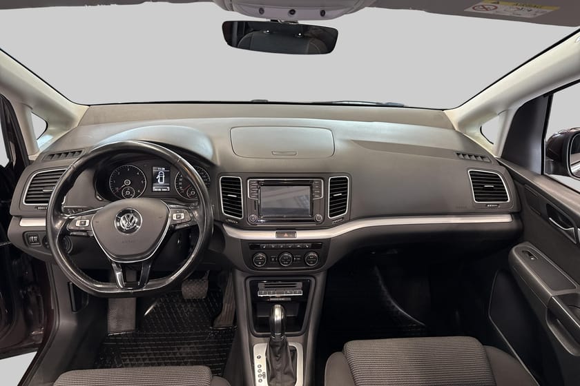 Bild 5 av Volkswagen Sharan 7-seater 7-sits Automatlåda Glastak Dieselvärmare Dragkrok Familjebil