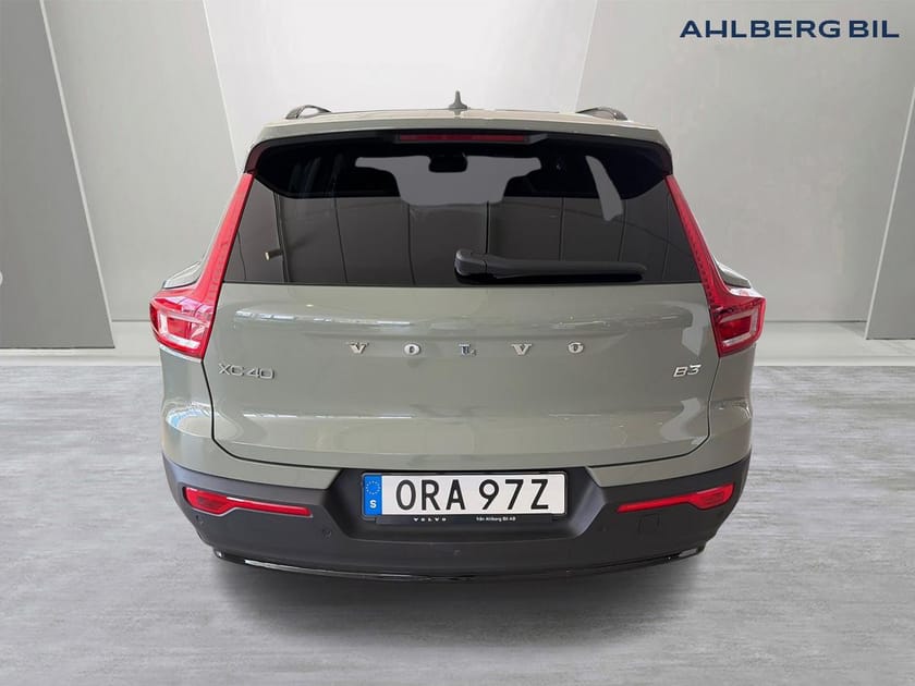 Bild 5 av Volvo XC40 B3 FWD Bensin Plus Dark, Klimatpaket, Förarstödspaket, Parkeringskamera Bak, Baklucka Elmanövrerad, Google Maps
