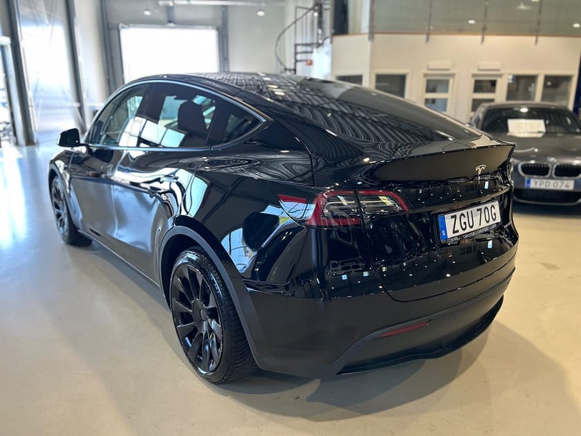Bild 4 av Tesla Model Y Long Range AWD / Dragkrok / Moms