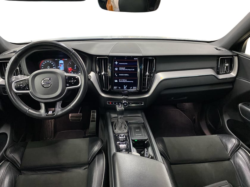 Bild 3 av Volvo XC60 D5 AWD R-Design - Dragkrok, 360-kamera, Panoramaglastak, Head-up Display