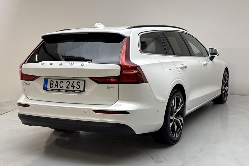 Bild 3 av Volvo V60 B4 Mildhybrid, Diesel (197hk) Core 360 kamera