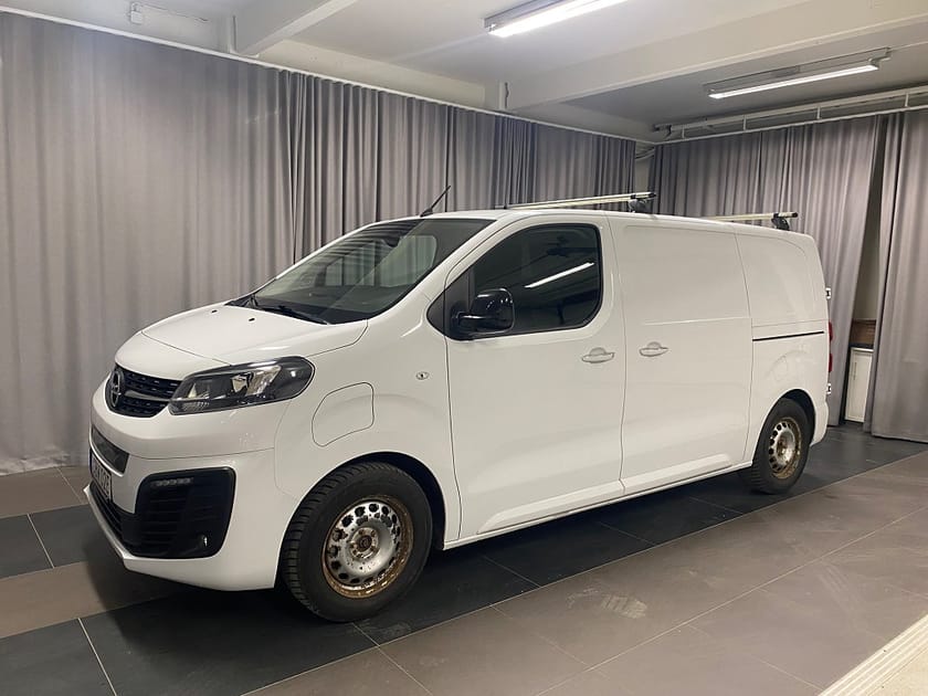 Bild 1 av Opel Vivaro-e Skåpbil L2 75 kW drag, larm vinterhjul. SLÄPKÄRRA PÅ KÖPET