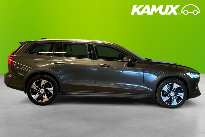 Bild 2 av Volvo V60 Cross Country Momentum B4 AWD 197hk Skinn Drag GPS