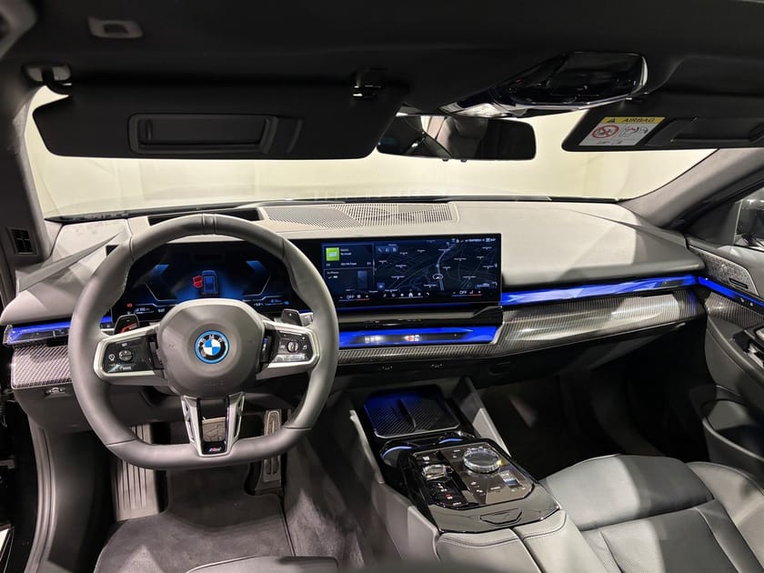 Bild 5 av BMW 550e xDrive Touring M Sport Pro Business Ed Drag DA Pro B W