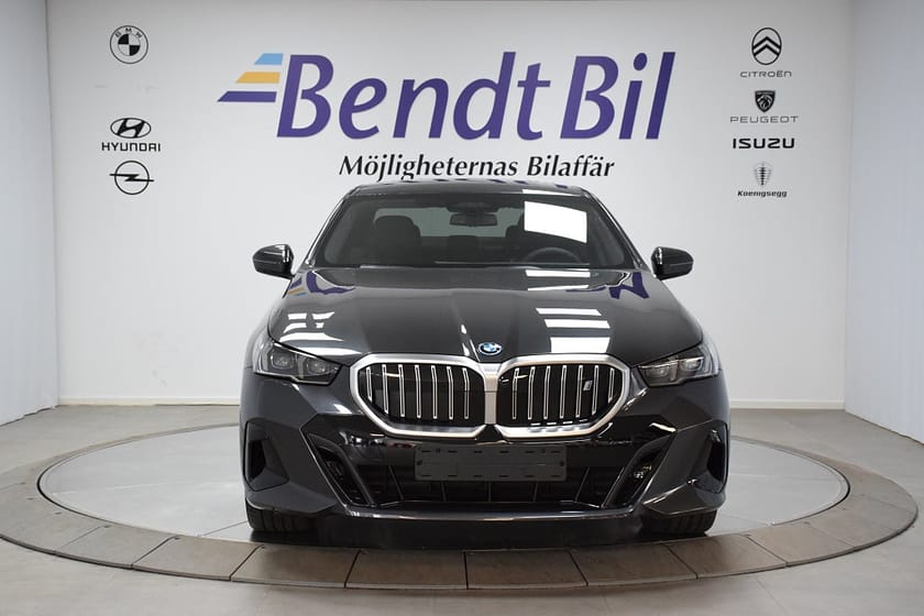 Bild 3 av BMW i5 xDrive40 Sedan M Sport | Komfortstol | 21" | HK