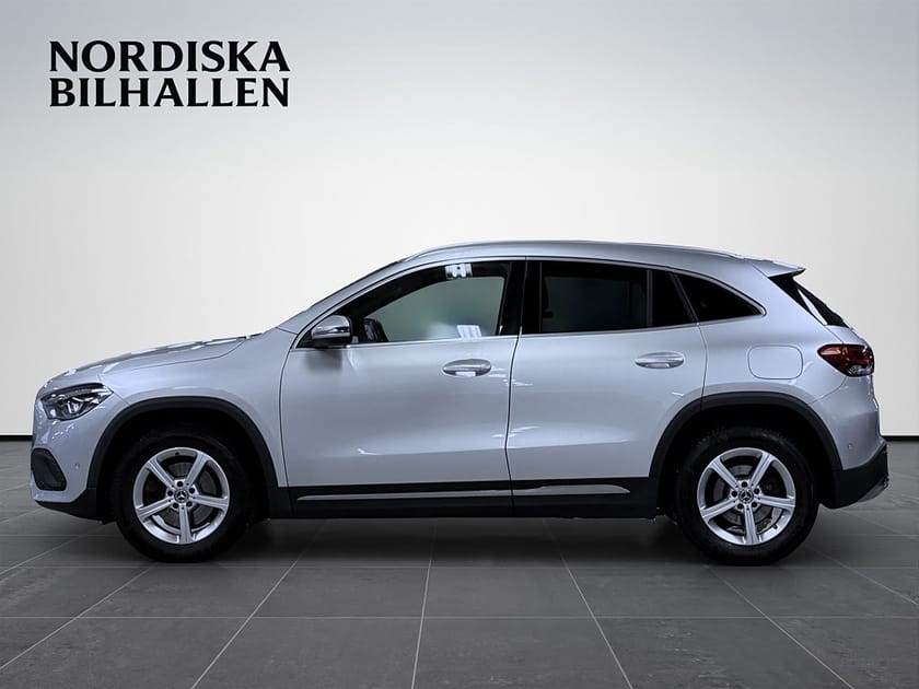 Bild 4 av Mercedes-Benz GLA 200 7G-DCT Nybesiktad Nyservad Dragkrok Backkamera