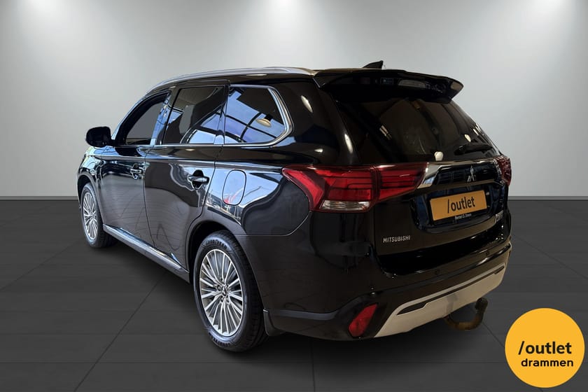 Bilde 3 av Mitsubishi Outlander PHEV Instyle + / Lav KM / Skinn