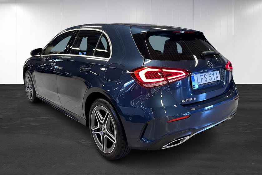 Bild 4 av Mercedes-Benz A 250 e | AMG | Navi | Backkamera | Åkkomfortpaket | Spegelpake