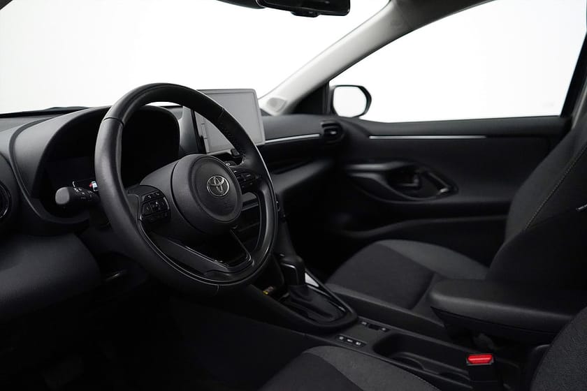 Bild 5 av Toyota Yaris Hybrid 115 CVT / 115hk / CarPlay / Backkamera
