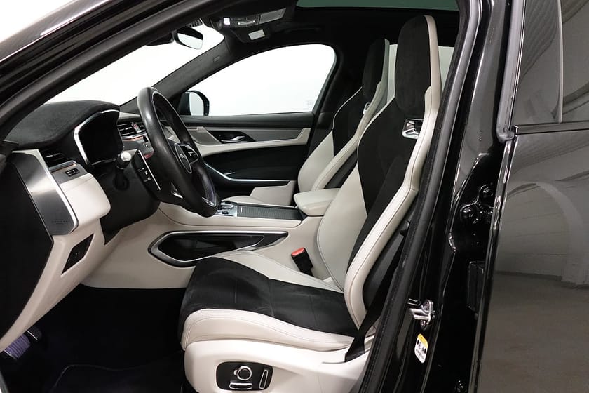 Bild 4 av Jaguar F-Pace SVR Panorama 360° HUD Meridian 550HK MOMS