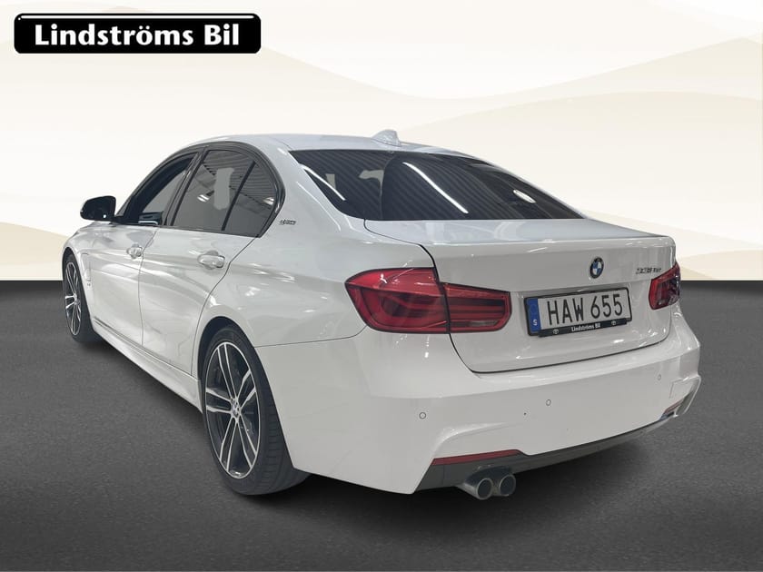 Bild 4 av BMW 330e Sedan IPERFORMANCE M-SPORT VINTERHJUL