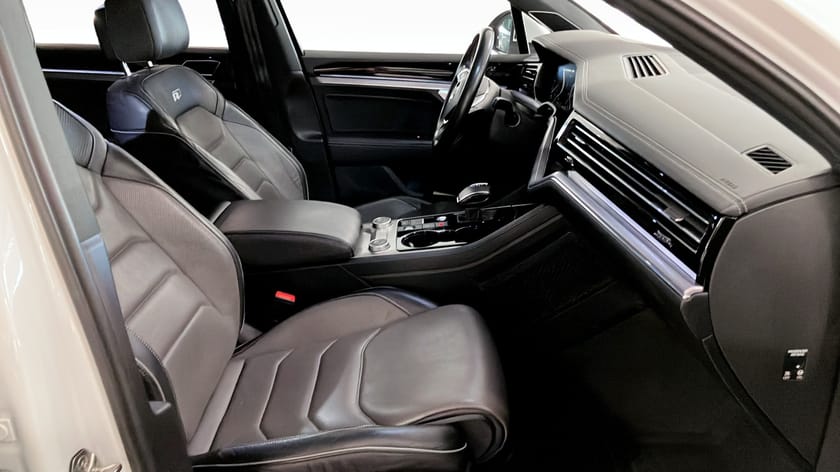 Bild 3 av Volkswagen Touareg 3.0 V6 TDI 4Motion 286hk R-Line Luftfjädring NightVision