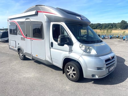 Bürstner Ixeo 664 664, taksäng, solcell, 150 hk, 3500 kg