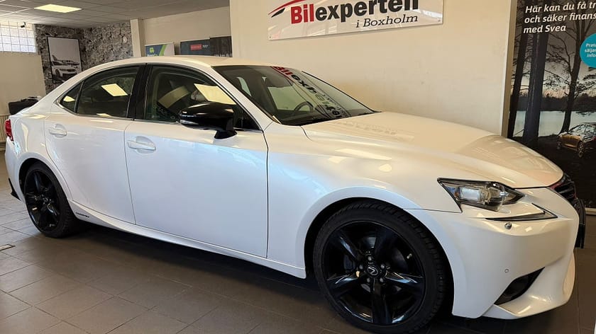 Bild 4 av Lexus IS 300h 2.5 CVT F Sport |Hybrid|Euro 6|Dragkrok|3,45%ränta