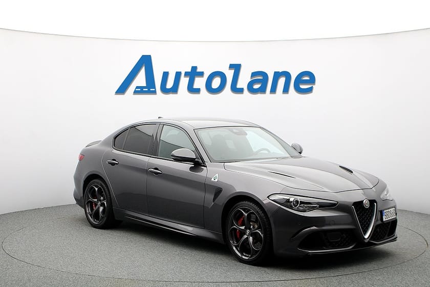 Bild 1 av Alfa Romeo Giulia Quadrifoglio V6 Kolfiber, H/K, Kamera, SV-SÅLD 510hk