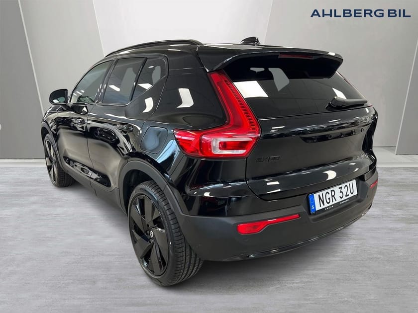 Bild 3 av Volvo EX40 Single Motor Extended Range M R Plus Black Edt ⚪️ Dragkrok Halvautomatisk, Pixeltech, Parkeringskamera 360, Google Maps, Apple Carplay