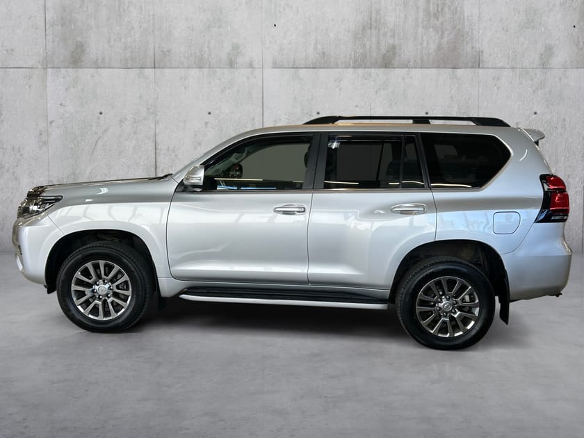 Bilde 2 av Toyota Land Cruiser 5-dørs 2.8 177hk VX aut.|Ny service|H.Feste|R.Kamera