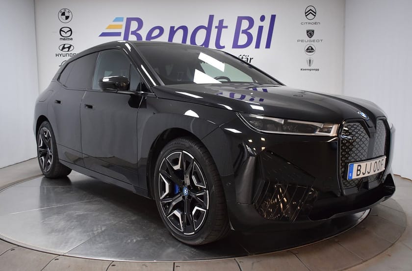 Bild 1 av BMW iX xDrive50 Sport Innovation Panoramaglastak