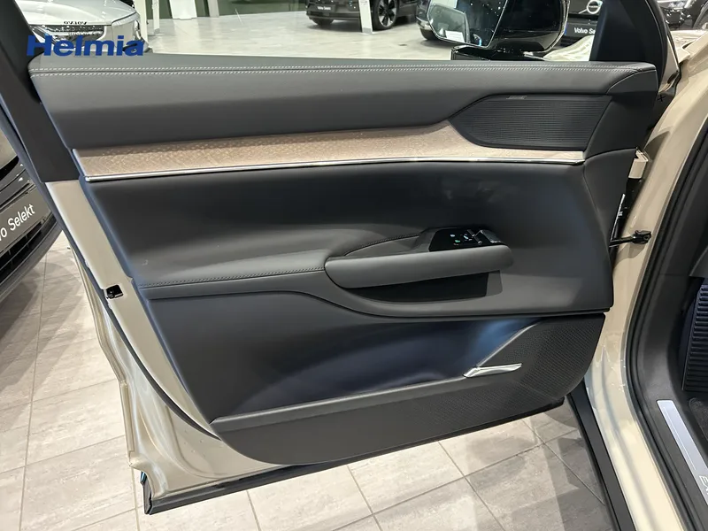 Bild 16 av 17 – Volvo EX90 Twin Motor 7-seater Plus 7-sätes Pilot Assist