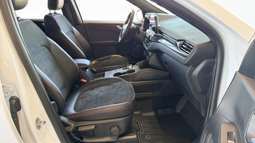 Bild 3 av Ford Kuga Plug-In Hybrid ST-LINE X FWD 225HK|B&O|DRAG|360°|