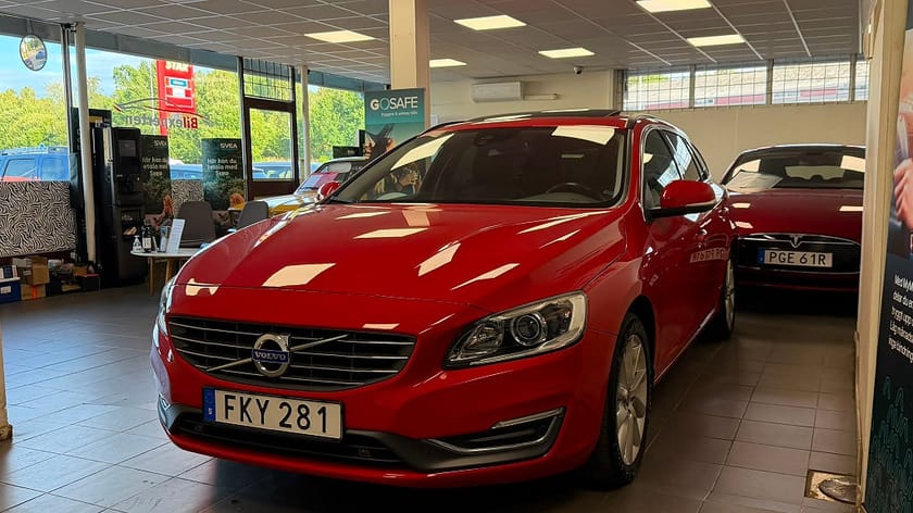 Bild 3 av Volvo V60 D4 AWD Geartronic Momentum Business Edition Pro Euro 5